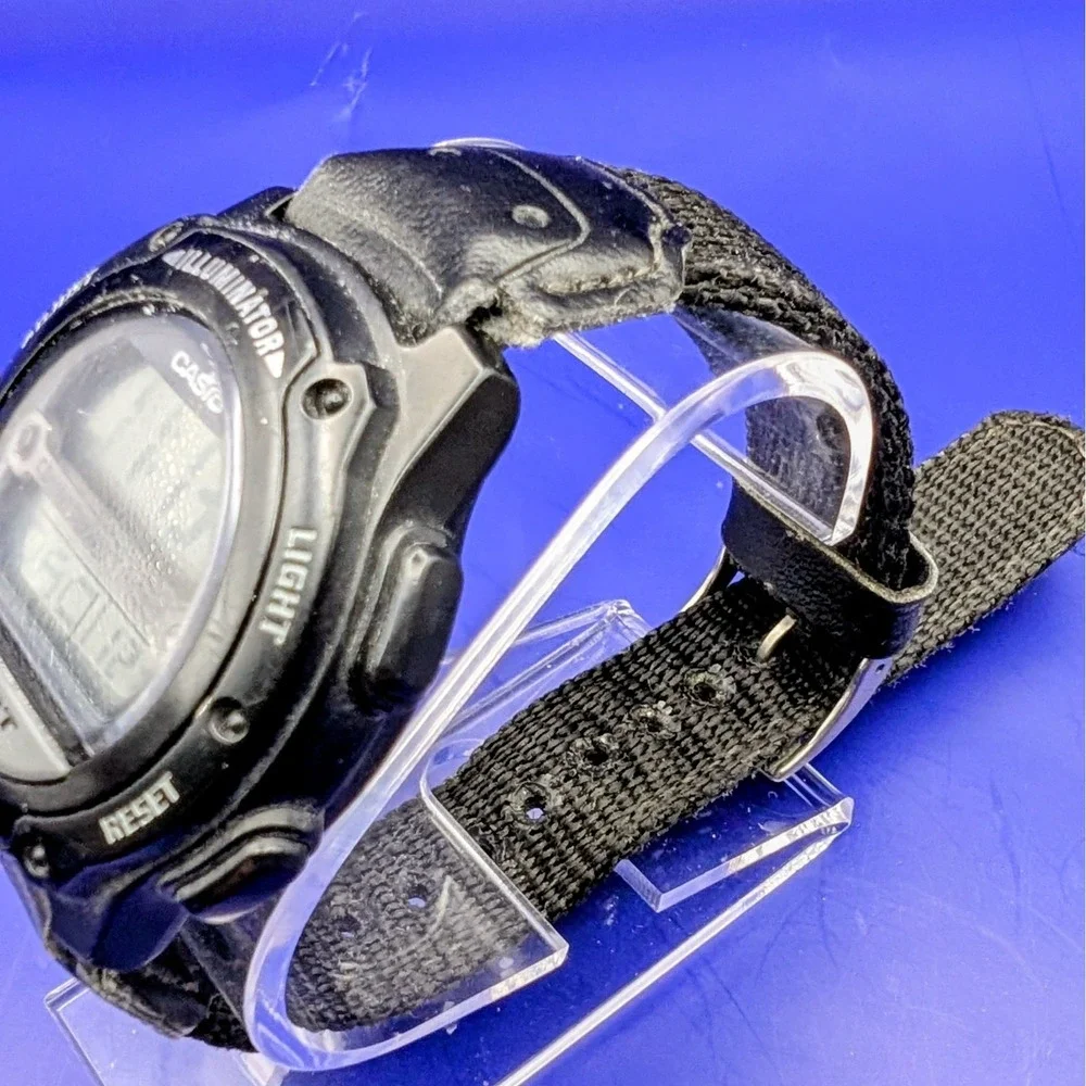 CASIO ILLUMINATOR DIGITAL WATCH 100M‎ WATER RESISTANT, Working